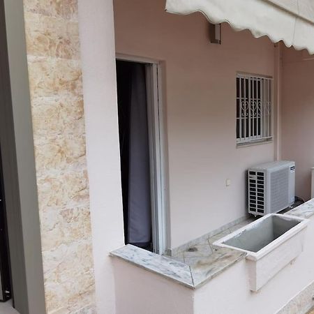 Comfy Apartment With Low Ceiling Attic Athens Exterior photo